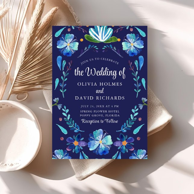 Convite de casamento Floral Fiesta marinho Azul Me (Navy Blue Mexican Floral Fiesta Wedding Invite on a neutral boho wedding table.)