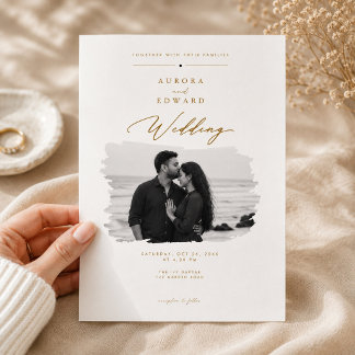 Convite de Casamento Foto com Grafismo Dourado Ele