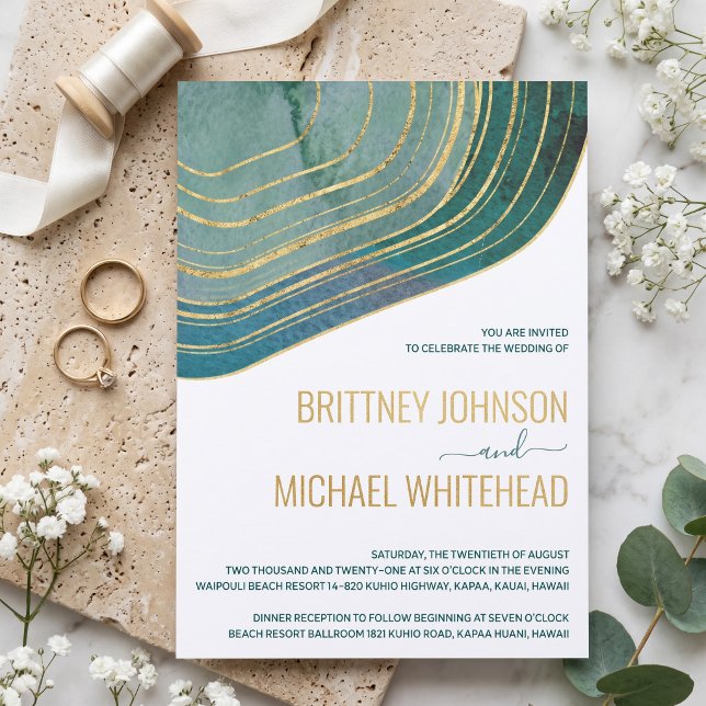 Convite de Casamento Moderno Costeiro com Ágata Te (Invite loved ones to celebrate your special day with this teal agate geode modern invitation.)