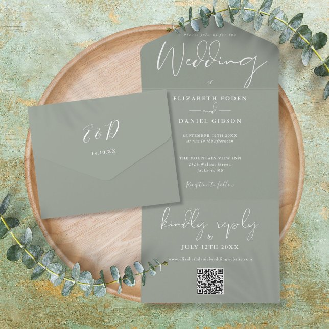 Convite de Casamento Monograma Código QR Verde Sag (Elegant Sage Green QR Code Monogram Wedding All In One Invitation)