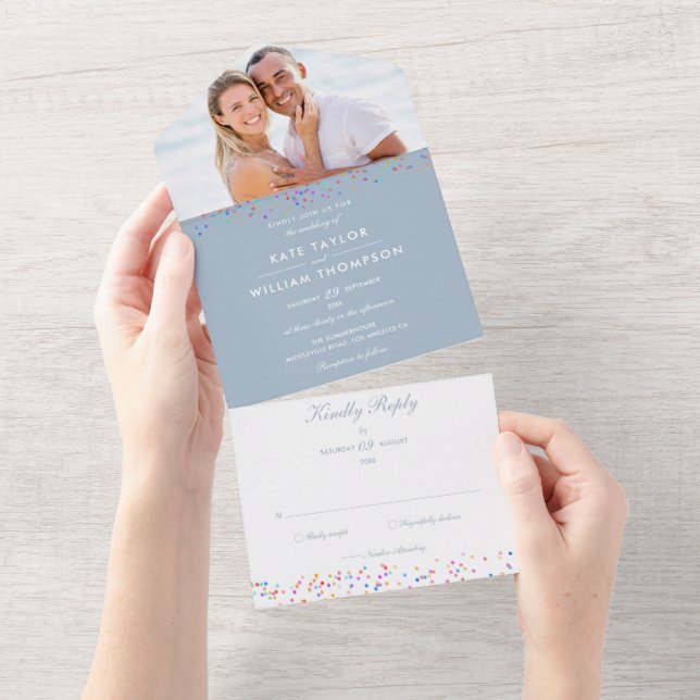 Convite de Casamento Monograma Confete Arco-Íris F (Aba destacável)