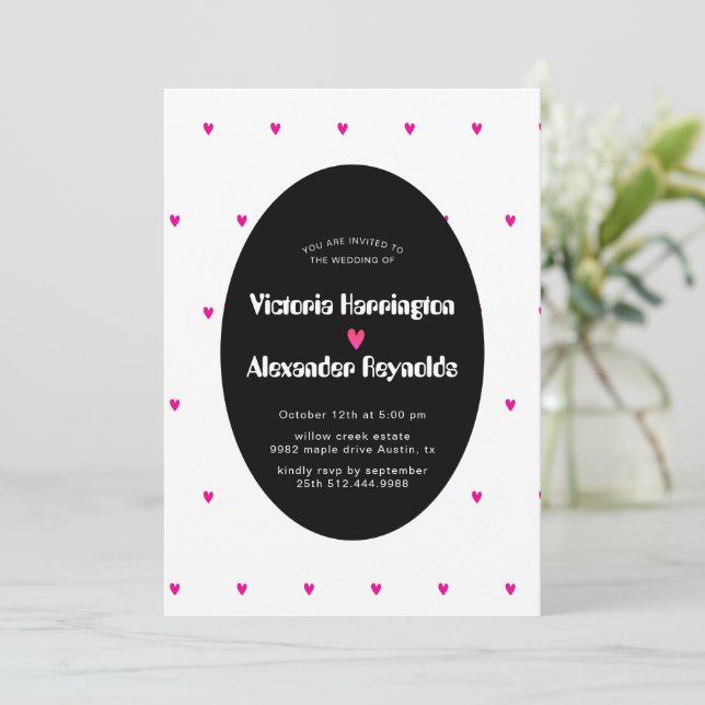 Convite de Casamento Oval Preto com Corações Rosa (Em pé/Frente)