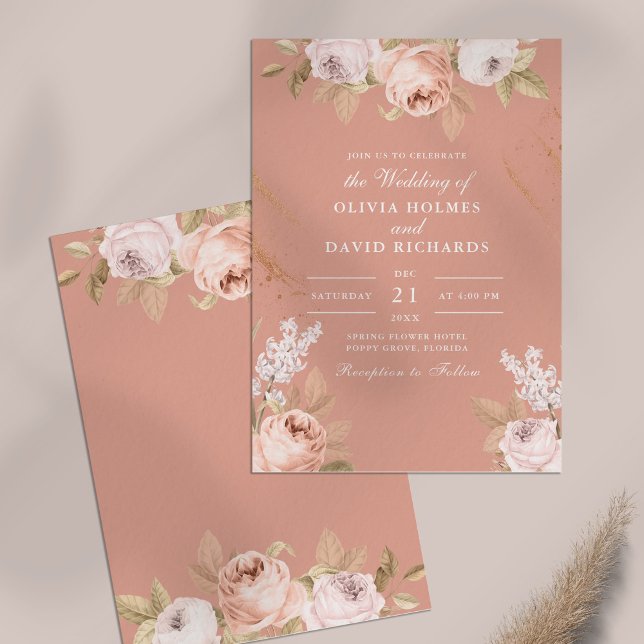 Convite de Casamento Peônias Rosa Boêmio (Bohemian Pink Peonies Wedding Invitation on a table)
