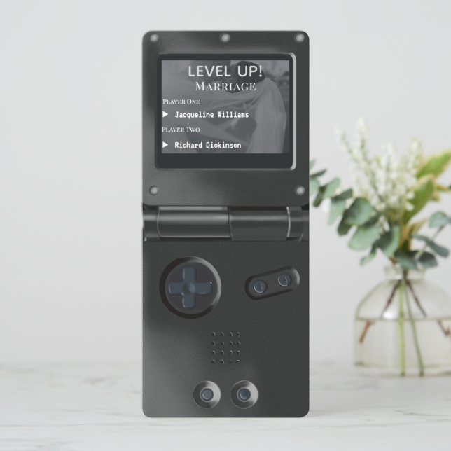 Convite de Casamento Retro Preto Console de Jogos  (Em pé/Frente)