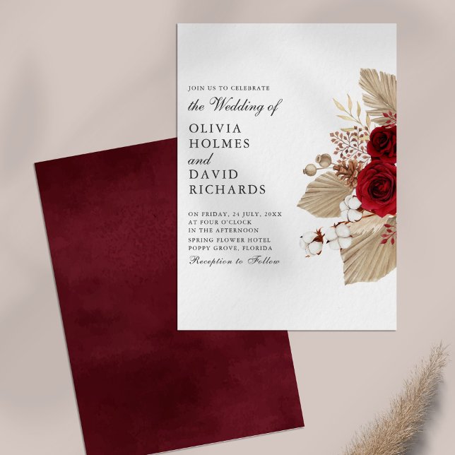 Convite de Casamento Rosas Borgonha e Flores de Al (Burgundy Roses and Cotton Flowers Wedding Invitation on a table.)