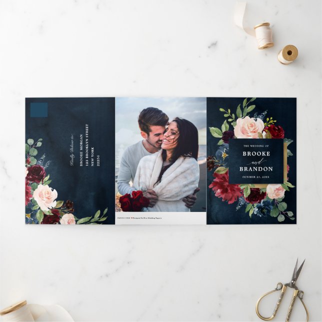 Convite de Casamento Trifold Vermelho Borgonha Mar (Fora)
