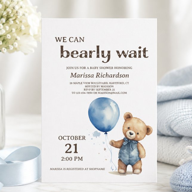 Convite de Chá de Bebê para Menino Urso de Pelúcia (cute elegant whimsical custom we can bearly wait teddy bear blue balloon baby boy shower invitation)