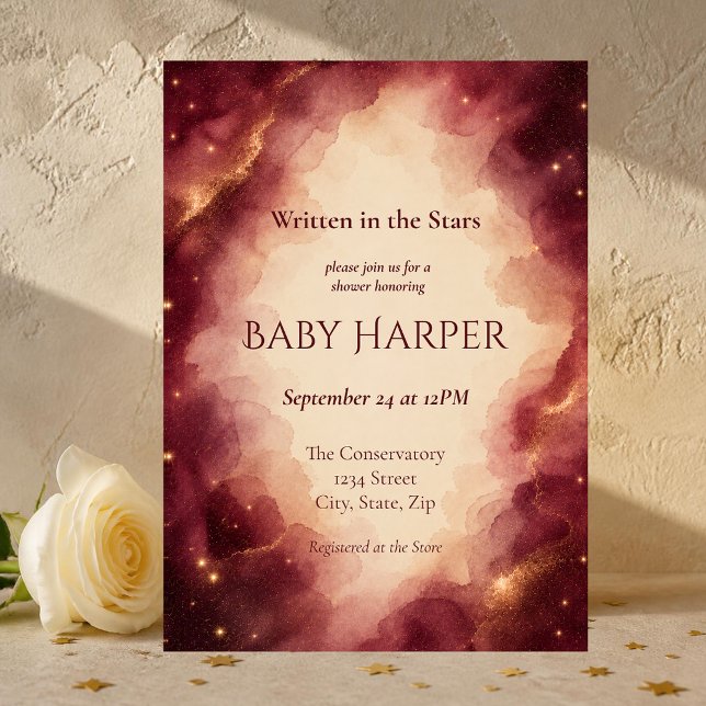 Convite de Chuvada de Bebê Celestial Burgundy & Do (Luxury burgundy and gold celestial baby shower invitation with elegant watercolor galaxy design.)