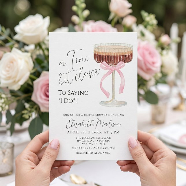 Convite de Chuveiro de Noiva Tini Bit Closer (bridal shower invite, martini bridal shower, cocktail bridal shower, pink bow bridal shower)