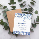 Convite de confete branco azul-marinho de aniversá<br><div class="desc">Um moderno,  elegante e convite. Um fundo branco decorado com confete azul. Personalize e adicione um nome e detalhes. Texto azul. 1 folha = 1 convite impresso de borda a borda.</div>