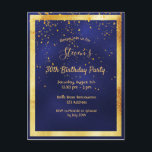 convite de confetti de ouro azul aniversário de 30<br><div class="desc">Na frente: Um cartão de convite de festas moderno e moderno para homens. Um fundo azul escuro,  azul marinho. A cor azul é irregular. Com um falso quadro de ouro e um confete de ouro,  letras coloridas de ouro. Modelos para informações sobre a sua parte. Fundo branco.</div>