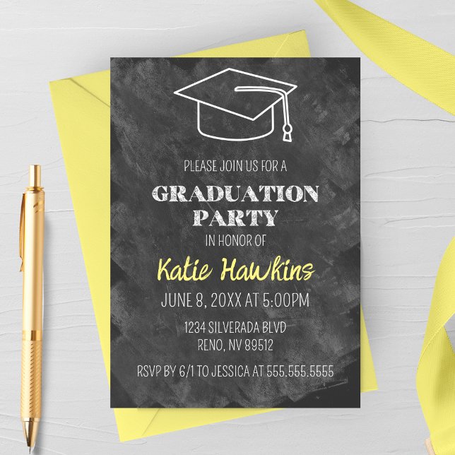 Convite de Festa de Formatura em Quadro Negro (Chalkboard Graduation Party Invitation | Graduation Hat Doodle)