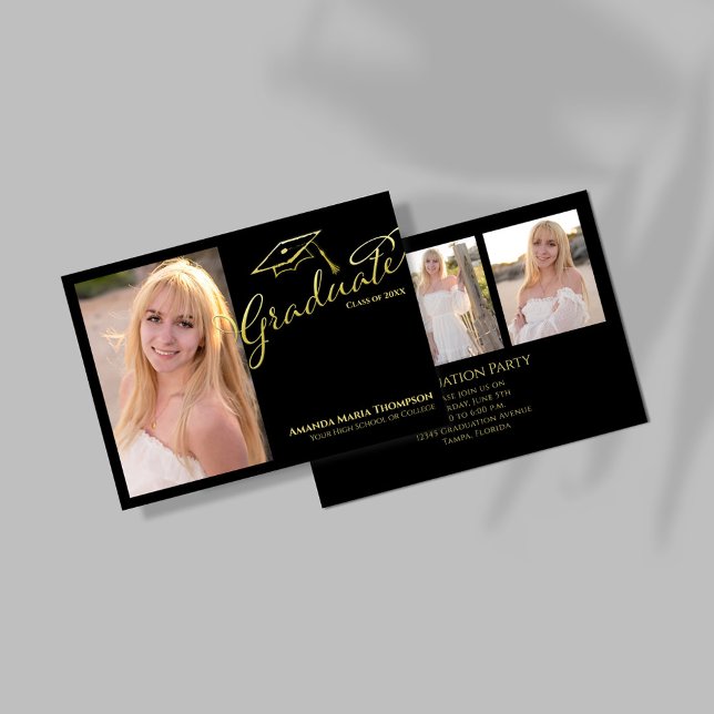 Convite de Festa de Fotos de Formatura com Tema Ou (Black and gold graduation photo invitation with elegant script and cap illustration.)