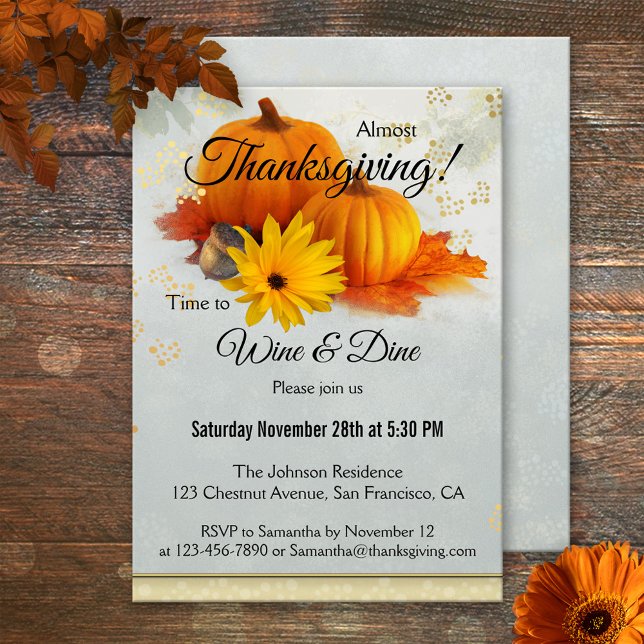 Convite de festas de Janto de Ação de Graças Doura (Thanksgiving invitation featuring colorful pumpkins on a grey painted background with gold sparkles)