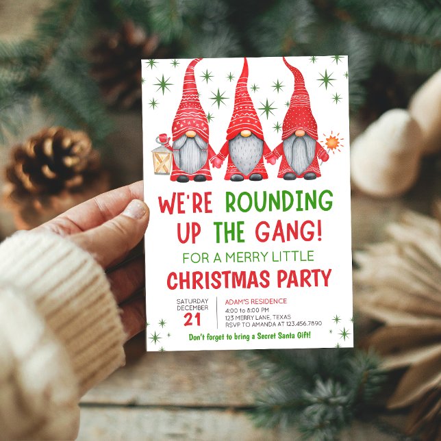 Convite de festas de Natal de Férias dos Gnomos (We're Rounding up the Gang Gnomes Fun Holiday Christmas Party Invitation)