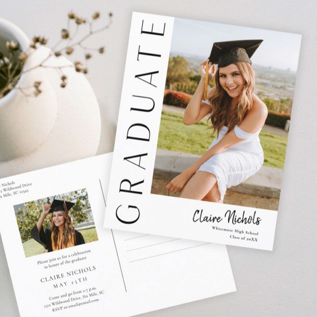 Convite de Formatura com Foto Vertical Moderna (Modern Typography Photo Graduation Invitation Postcard.)