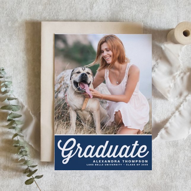 Convite de Formatura com Tipografia Negrito Retro  (Customizable retro-inspired Navy Blue Photo Graduation Invitation)