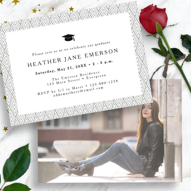 Convite de Formatura Preto e Branco (Black and White Photo Graduation Invitation by Painted Paperie
)