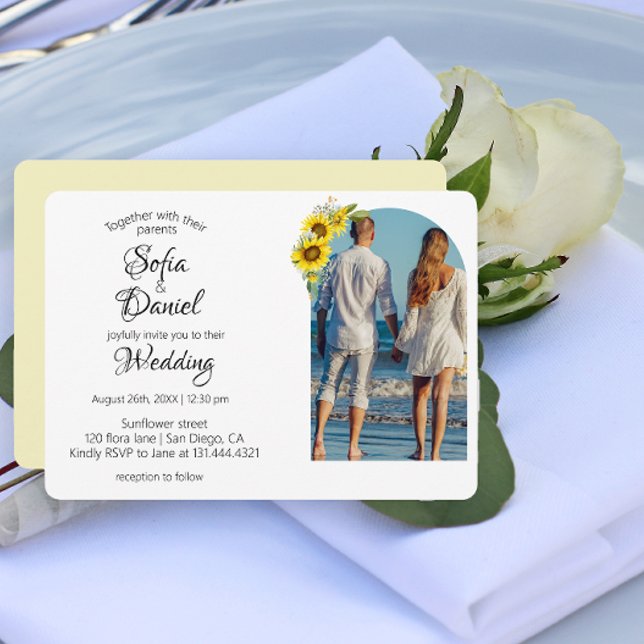 Convite de foto elegante com arco de margarida gir (Sunflower wedding)