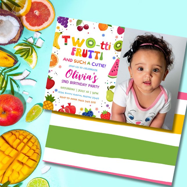 Convite de Foto Two-tti Frutti, 2º Frutas de Verão (Cute Twotti Frutti 2nd birthday photo invitation with colorful tropical fruit party theme.)