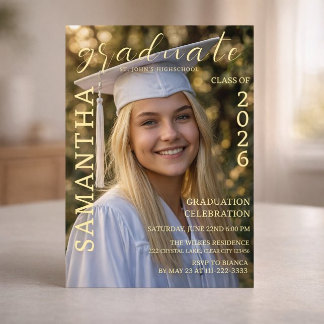 Convite de Fotos da Celebração de Formatura (Modern graduation celebration design with elegant photo layout and clean magazine style)