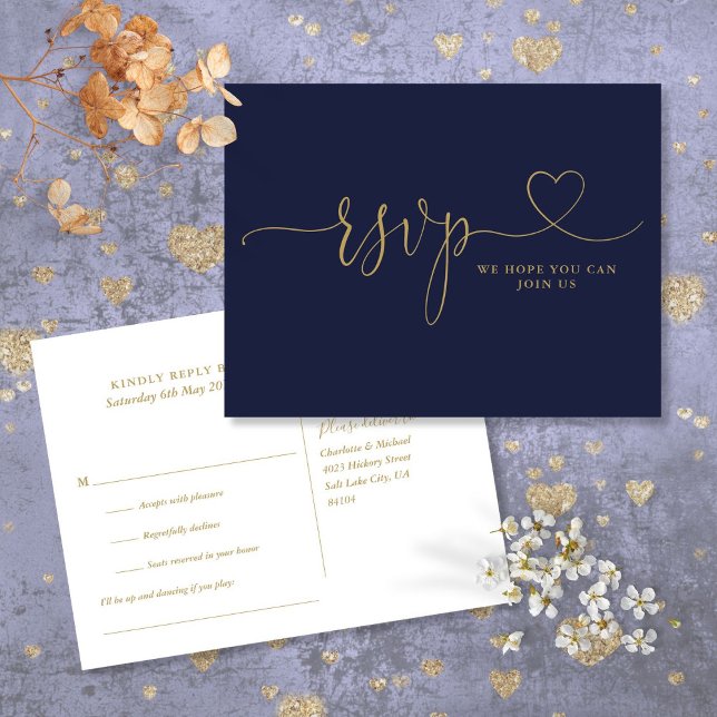 Convite de Música em Azul Naval e Dourado com Letr (Heart Script Navy Blue And Gold Song Request Invitation Postcard)
