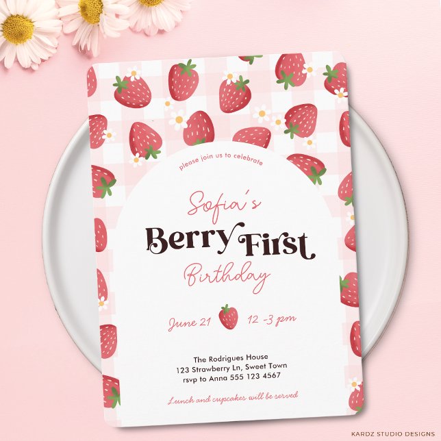 Convite de Primeiro Aniversário Berry (Invite shown in 5 x 7 inches size with rounded corners. Personalize size, paper and, corner style)