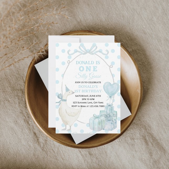 Convite de Primeiro Aniversário de Um Menino Azul  (One Silly Goose is turning ONE! 🦢 Get this adorable, high-quality invite & party like a flock!)