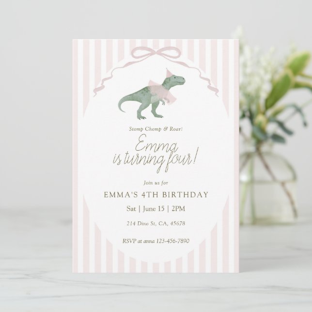 Convite de Quarto Aniversário de Dinossauro (Em pé/Frente)