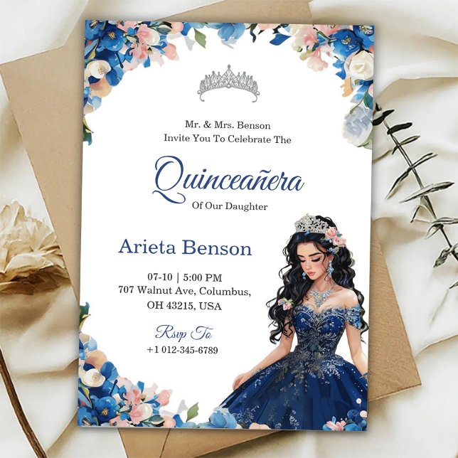 Convite de Quinceañera com acentos florais azuis (Criador carregado)