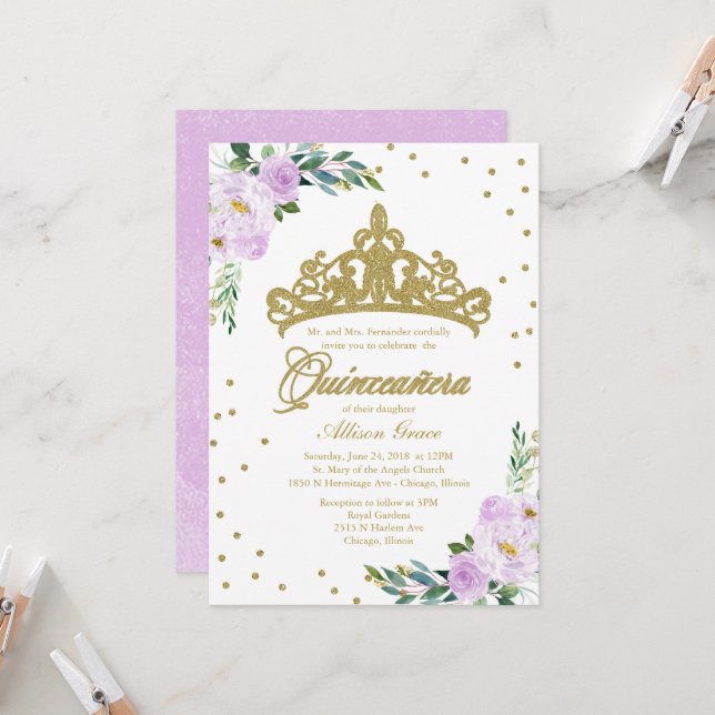 Convite de Quinceanera Tiara Dourada Flores Lilás (Frente/Verso In Situ)