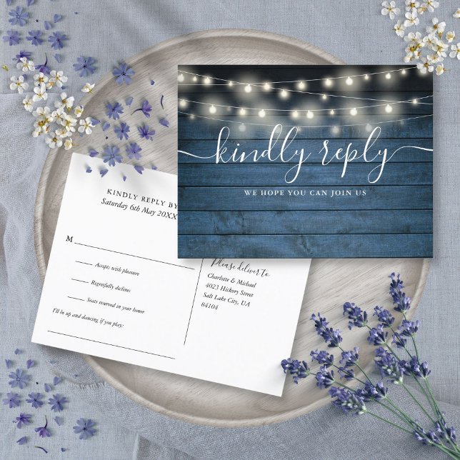 Convite de Resposta com Luzes Rústicas Azuis e Ped (Blue Rustic String Lights Song Request RSVP Invitation Postcard)