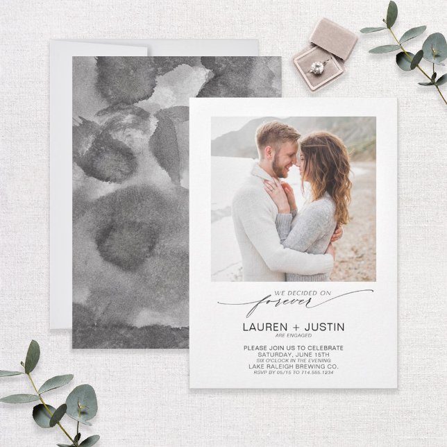 Convite Decidimos sobre o Noivado de Foto Branco Preto par (Criador carregado)