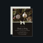 Convite Decorações Festivas, Fita e Arco de Joias<br><div class="desc">Convite de festas de Natal festivo sazonal. Um bonito design de um marfim festivo e bolhas de cor prateada num fundo de árvores de natal maravilhosamente decoradas. Dividir a imagem dos detalhes do seu evento é um romântico arco de diamante de joia de pedra roxa com uma fita de marfim...</div>