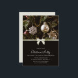 Convite Decorações Festivas, Fita e Arco de Joias<br><div class="desc">Convite de festas de Natal festivo sazonal. Um bonito design de um marfim festivo e bolhas de cor prateada num fundo de árvores de natal maravilhosamente decoradas. Dividir a imagem dos detalhes do seu evento é um romântico arco de diamante de joia de pedra roxa com uma fita de marfim...</div>