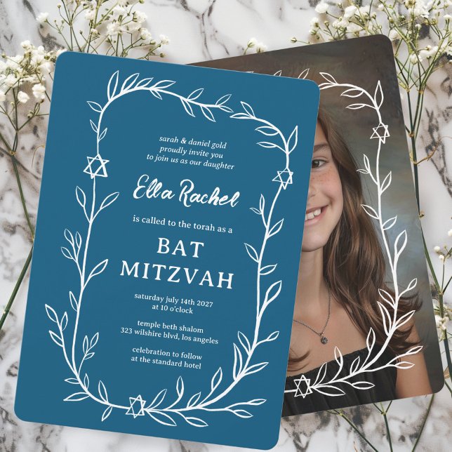 Convite Delicar Bar de FOTO PERSONALIZADO Botânico Bat Mit (Delicate Botanical CUSTOM PHOTO Bar Bat Mitzvah Invitation Blue white trendy hand drawn)