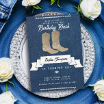 Convite Denim Diamantes Cowgirl Boots Rustic 50th Birthday<br><div class="desc">Um convite de 50 anos rústico, moderno, elegante e chic para mulheres com o tema denim e diamantes. Ele apresenta um fundo denim, um par de botas brancas de vaqueira com detalhes de rochas (este é um efeito digital) e tipografia em branco. Um design de "denim e diamantes" chico para...</div>