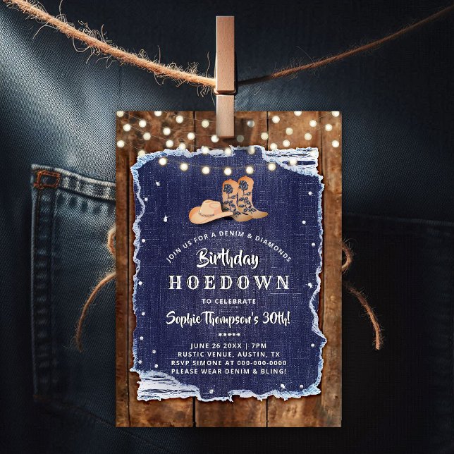 Convite Denim Diamuros Western Russe Hoedown Aniversário (denim diamonds birthday party hoedown invitation rustic wood blue white cowgirl boots hat lights)