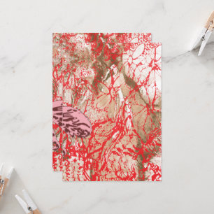 Convite Design vermelho vibrante com flor intrincada