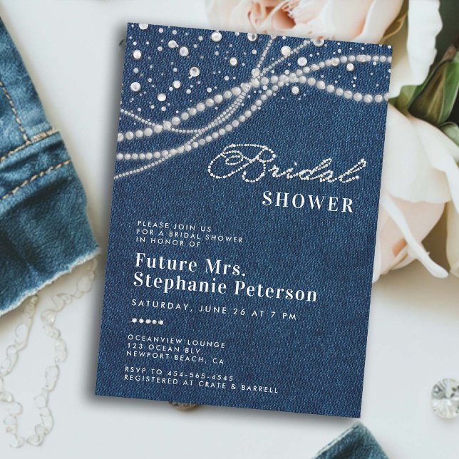 Convite Diamantes Pearls Elegante Romance Sra. Chá de pane (denim diamonds pearls bridal shower invitation elegant classy rustic feminine romantic western chic)