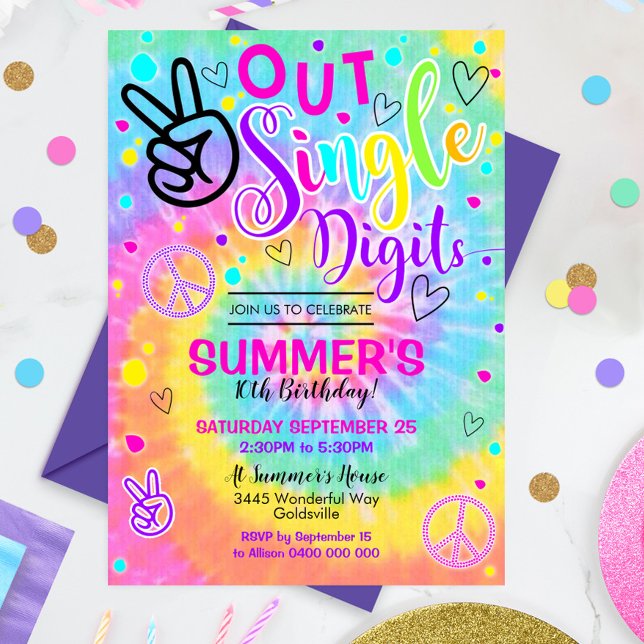 Convite Dígitos de Solteiro do Peace Out Tie Dye 10th (Peace out Single Digits 10th Birthday Invitation. Rainbow Tie Dye Hippy Design)