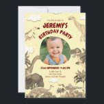 Convite Dino Birthday Convide com Foto - Bebê | Kid Party<br><div class="desc">Festa de aniversário personalizada Dino-Themed Convide com foto Torne seu aniversário inesquecível com este adorável convite fotográfico para dinossauros! Apresentando um brilhante e divertido design com uma selva de dinos coloridos e espaço para mostrar a foto do seu filho, este convite personalizado é perfeito para crianças que amam aventuras pré-históricas....</div>