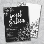 Convite Doce Floral Moderno Dezesseis Festas de aniversári<br><div class="desc">White Floral Negro Doce Dezesseis Convites de aniversário. Um divertido, mas elegante 16º convite de aniversário com contornos de flores pretas e brancas. Um padrão de flor brincalhão enquadra uma tipografia de script "doce dezesseis" misturada com uma fonte serif mais clássica. Celebrar 16 anos de vida com esta na moda...</div>
