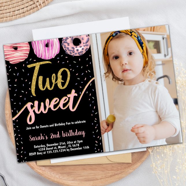Convite Dois Bons e Dourados Aniversário da Rosquinha de F (Two Sweet Gold Black Photo Donut Birthday Invitation)