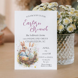 Convite dois Bunnies no cesto com ovos Páscoa Brunch