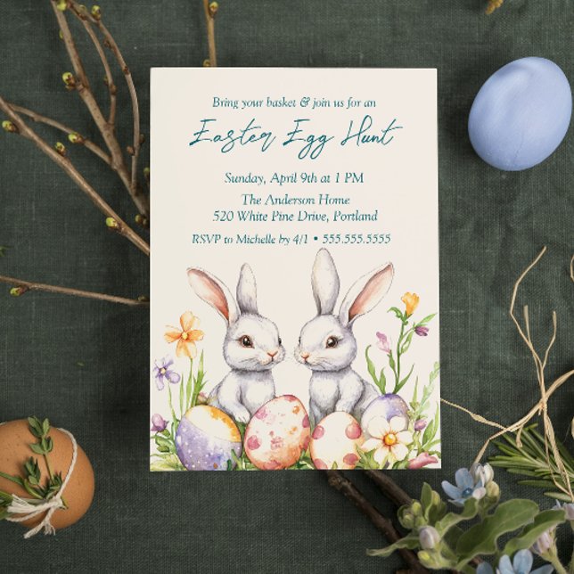 Convite Dois coelhos Ovos e Flores Caça de Ovos de Páscoa (Criador carregado)