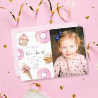 Dois Cupcakes doces e Rosquinhas de fotos da segun