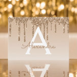 Convite Dourada Glitter Sweet 16 Salvar a Data<br><div class="desc">Dourado Sparkle e gotejando o Glitter Doce Dezesseis Monogramas e Salve Inicialmente o Convite de aniversário de Data. Este convite é perfeito para a Dourada Festa de aniversário Sparkle Glitter Sweet 16 que está a tentar celebrar no Dourado.</div>