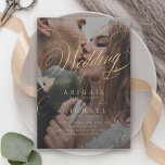 Convite Dourado casamento com fotos clássicas da caligrafi<br><div class="desc">O clássico moderno "casamento de" design de caligrafia em cor dourada editável,  com foto de casal,  simples e elegante. Convites de excelente para casamento vintage clássico e casamento formal Veja todas as peças correspondentes na coleção.</div>
