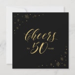 Convite Dourado e preto | Quadrado moderno de Festa de ani<br><div class="desc">Vamos comemora seu dia especial com este na moda 50º convite de aniversário. Este design apresenta a tipografia de ouro-chico "Saúde a 50 anos" e gráficos de brilho dourado em fundo preto. Se você está procurando um simples convite quadrado chic para uma festa de aniversário temática preto e ouro, este...</div>